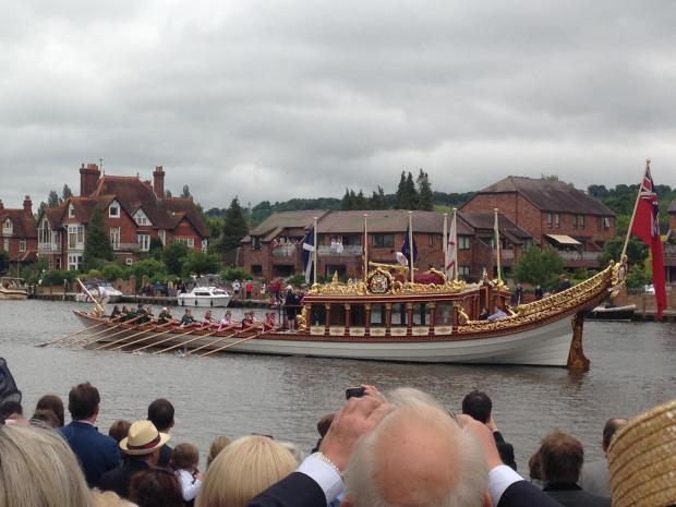 Queen's royal barge dazzles at drizzly regatta