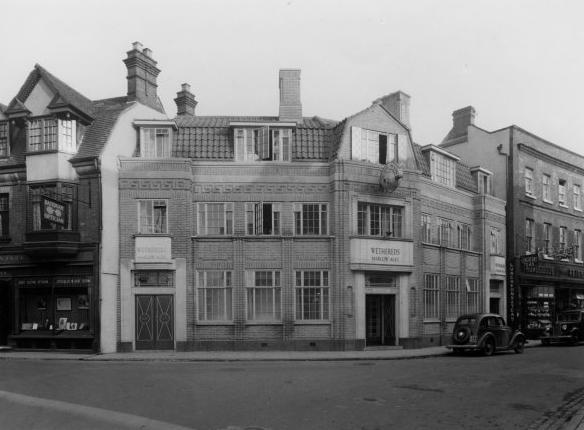 The Globe, White Hart Street. Photo 1939. The pub is now in retail use.
