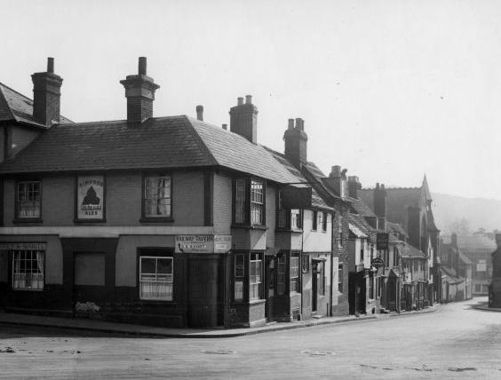 The Railway Tavern, Crendon Street. Photo 1936.