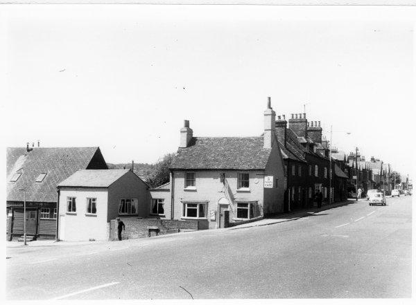 The Pineapple, West Wycombe Road. Photo 1966. It became a cafe upon closure followed by conversion to a private house.