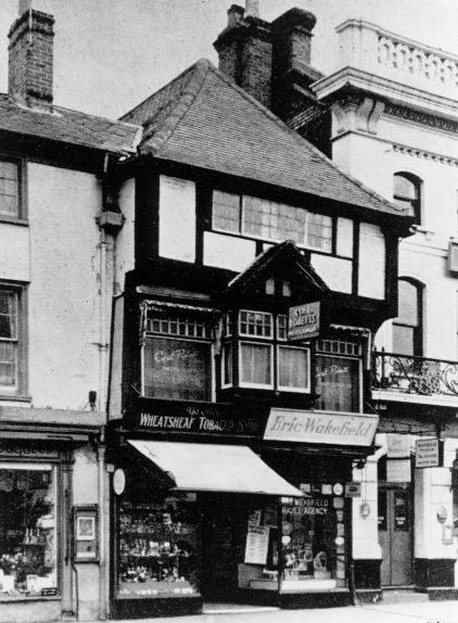 The Wheatsheaf, High Street. Photo 1950. This pub is now in commercial use.
