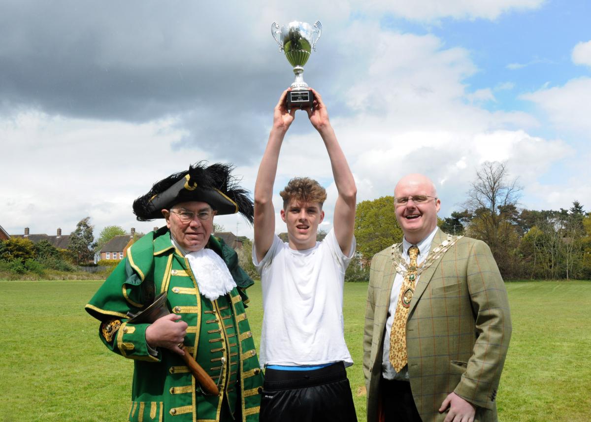 Beaconsfield Fun Run 2016 - Town crier Dick Smith, male winner Alfie Jago and town mayor John Read. Picture by ARM Images.