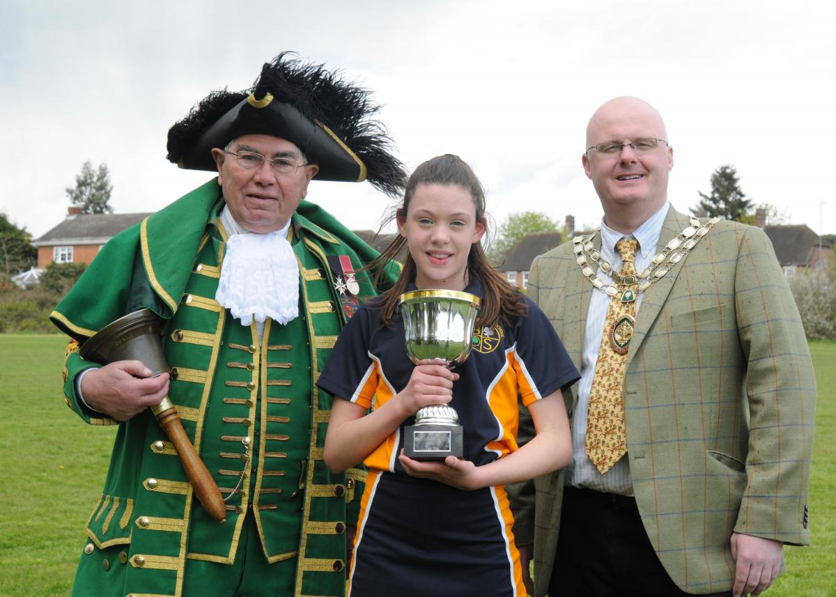 Town crier Dick Smith, female winner Grace Hudson and town mayor John Read. Picture by ARM Images.