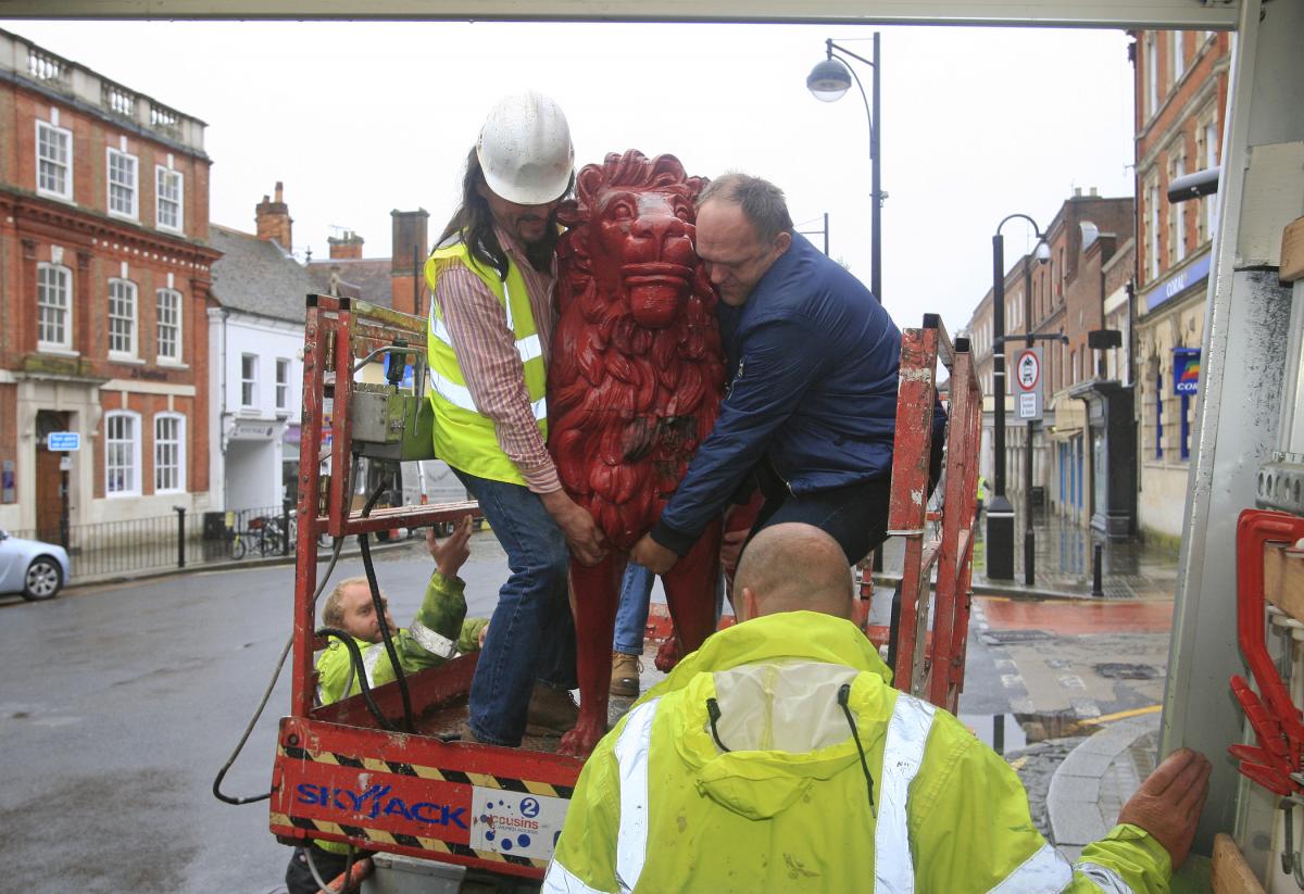 Red Lion removed from High Street