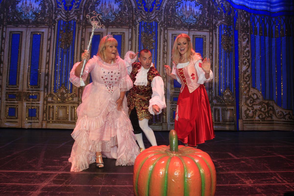 Panto stars in Wycombe. ARM Images.
