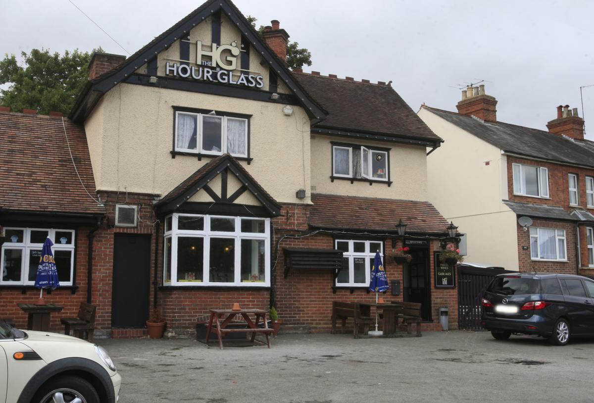 Hour Glass Public House, Chapel Lane, High Wycombe – 0
