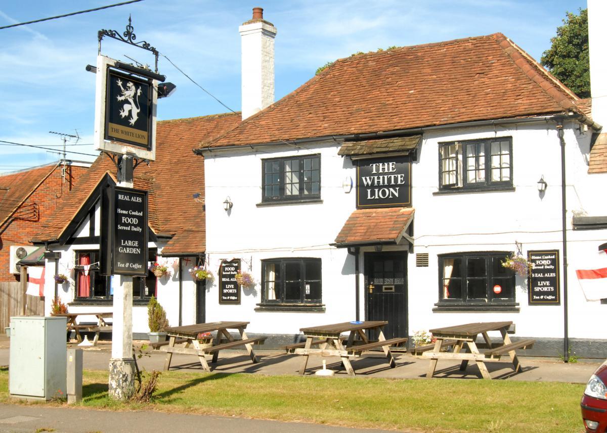 The White Lion PH, Cryers Hill Road, Cryers Hill – 1