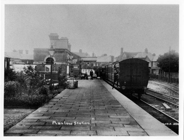Looking west, a view of the train station with carriages at the platform, Marlow. Circa 1910