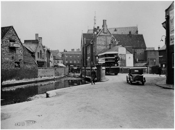 Looking east towards White Hart Street, a streetscape of the eastern end of Newland Street, Newland, High Wycombe. c.1935