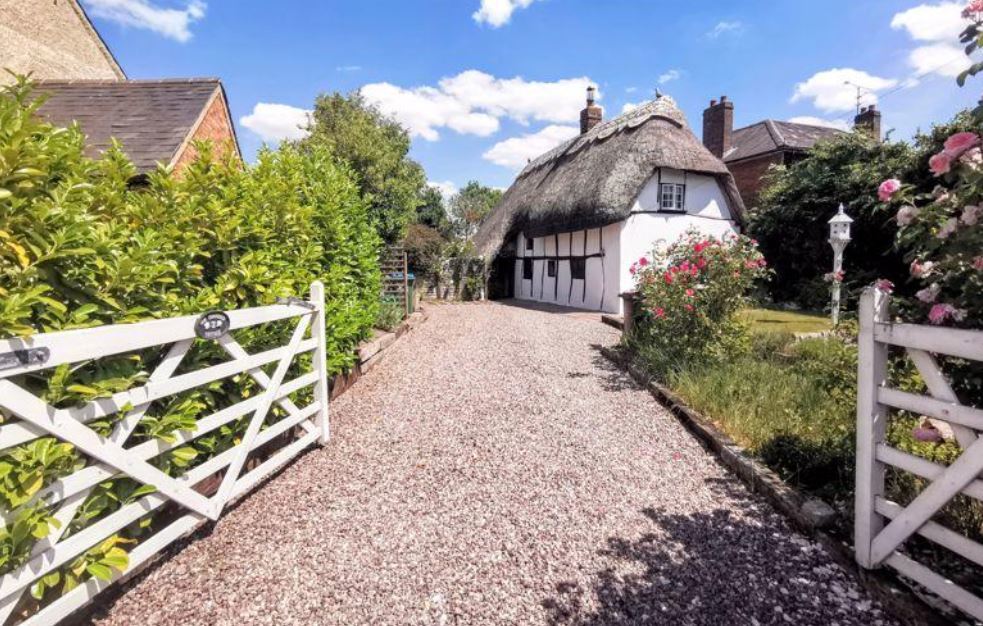 The entrance of Thatched Cottage (Photo from Michael Anthony)
