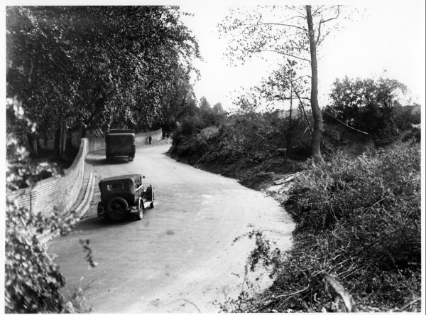 View of the winding road towards the top, looking south, of Marlow Hill, High Wycombe. circa 1931
