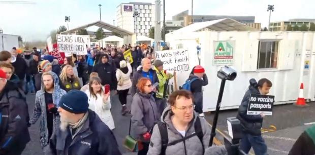 Bucks Free Press: There were calls from those in attendance to keep it 'peaceful' (screengrab from @doctor_oxford's video)