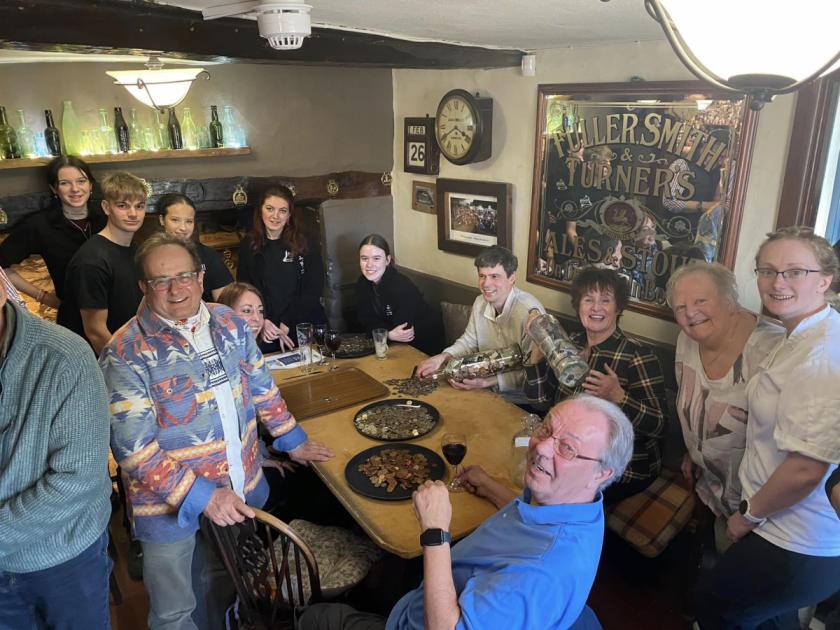 Timmy Mallett visits the Bell in Chearsley to help Alzheimer’s Society 