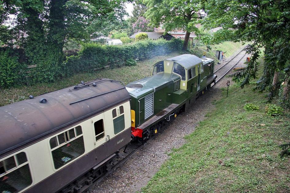4144 train leaves Princes Risborough for the final time - Vimarsana News