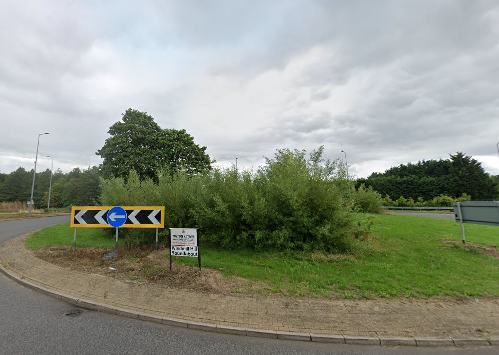 Man in hospital after car collides into roundabout - Vimarsana News