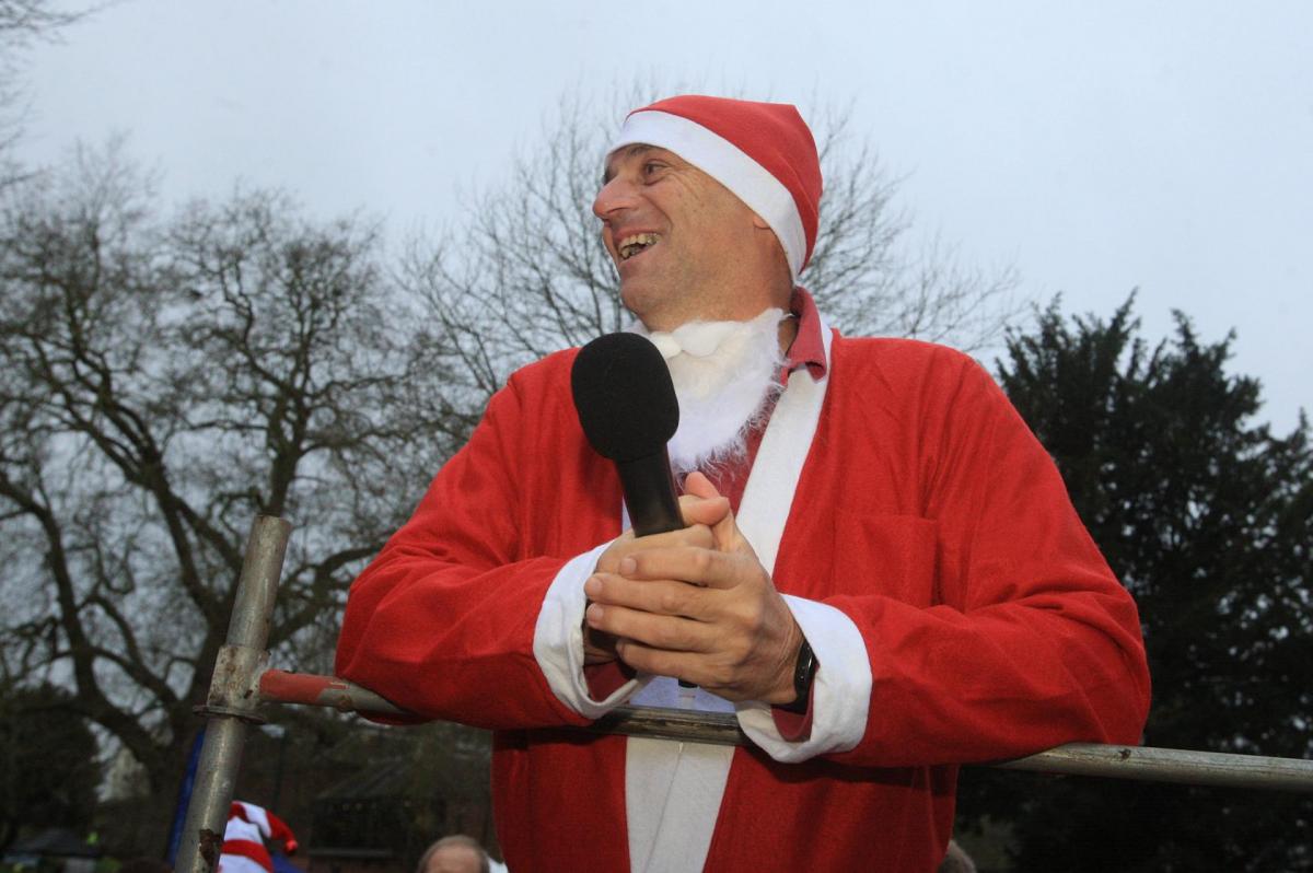 Sir Steve Redgrave, who also took part in the race, introducing the Marlow Santa Dash 2014