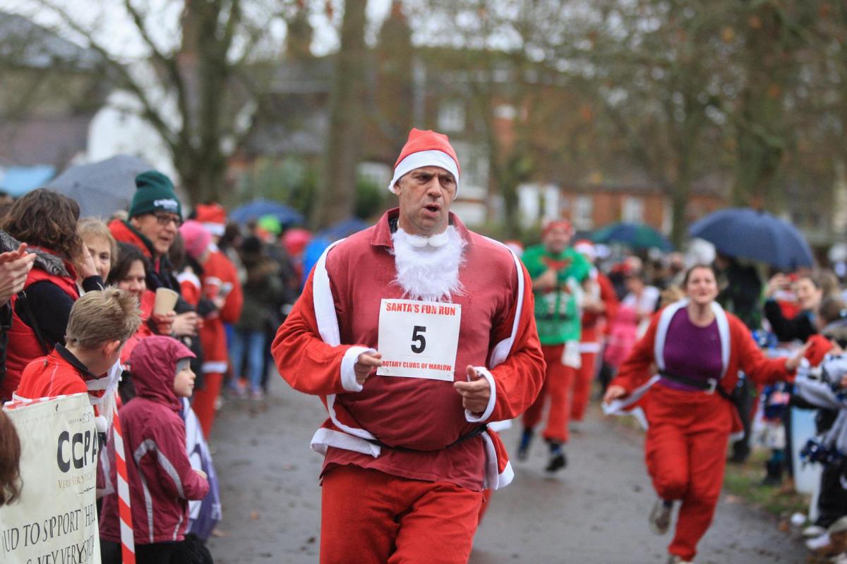 Sir Steve Redgrave approaching the finish line of the annual Marlow Santa Dash 2014
