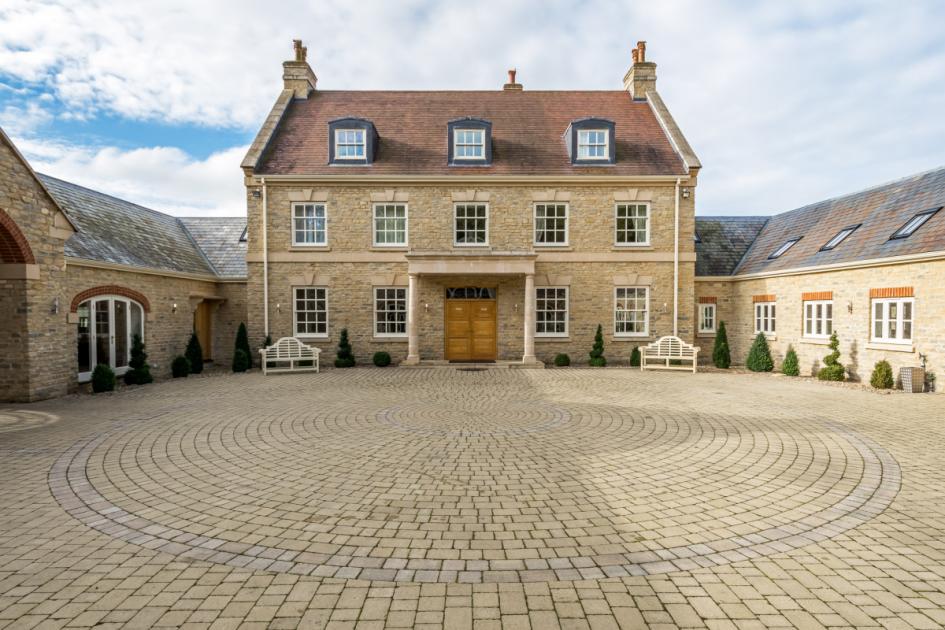PROPERTY: Milton Keynes mansion Gayhurst Park goes on the market 
